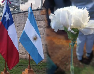 Claveles y Memoria en la Embajada de Chile