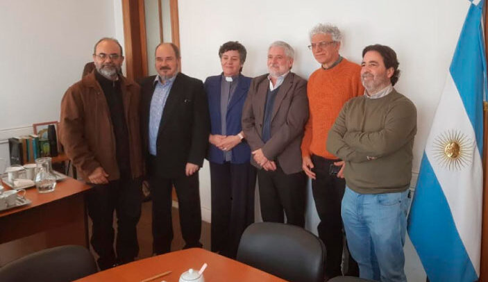 UNIPE recibe en comodato una valiosa colección bibliográfica